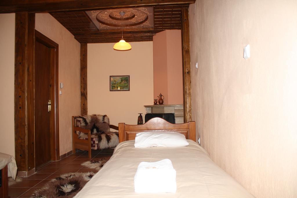 Guesthouse To Spiti Τou Gakou Nestorion Bilik gambar